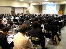 写真:講演会の様子