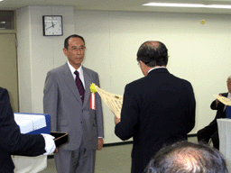 写真:表彰を受ける(株)ユニオン・タケカワ共同企業体代表