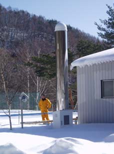 火山変動観測点「S浅間山1」積雪期の様子