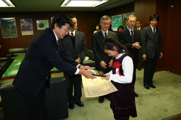 写真：受賞の様子（国土交通大臣賞）
