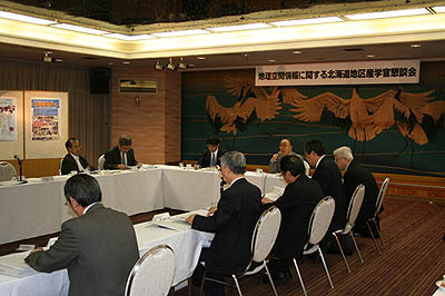 写真：懇談会風景
