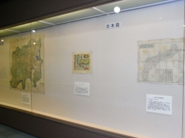 写真：日本図・地方図