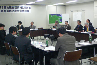 写真：懇談会の様子