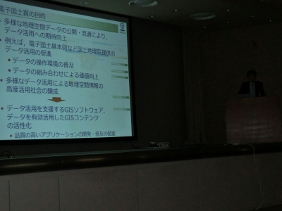 写真:東大・布施准教授による講演