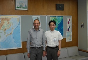 測地部長を表敬訪問する写真