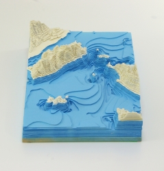 作品：地図模型　厳島付近の海底地形　 1:60,000海図「広島湾」