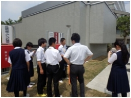 写真:GNSS測量器械の説明