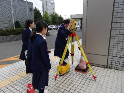 写真:トータルステーションの体験