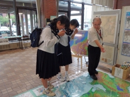 写真：立体的に見える地形に驚嘆