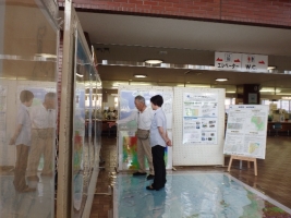 写真：思い出話で盛り上がる