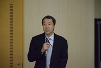 挨拶する中部地方測量部長