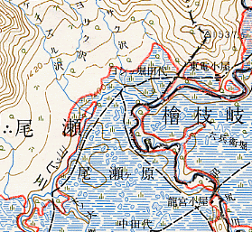 新しい地図上で湿地記号の範囲を調べている図2