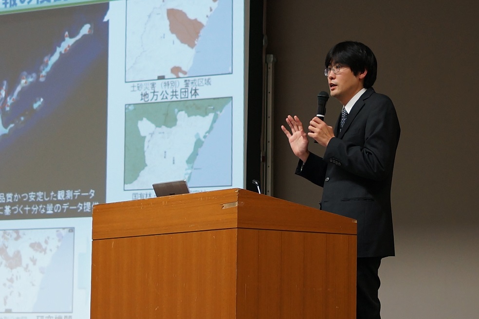 写真:和田宇宙測地課長の講演