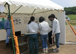 中部地方測量部の展示ブースの様子