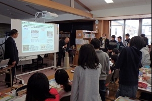 写真：本物の三角点標石に注目