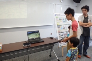 写真：UAVシミュレーター体験