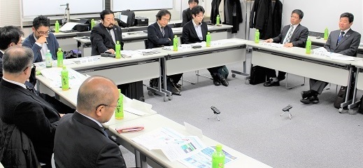 審査の様子の写真
