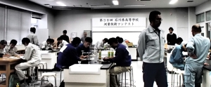 写真:内業の様子