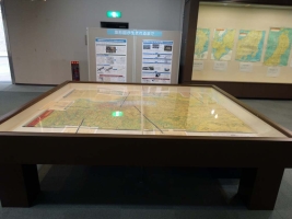写真：平台（増田善之助の絵地図）・地形図が出来るまで