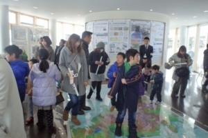 写真:ガリバー地図の床展示
