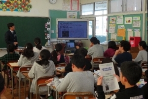 写真：電子基準点の説明