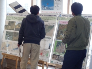 写真：国土地理院の災害対応パネル