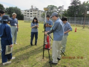 写真1:GPSによる高精度な位置計測(実習場)