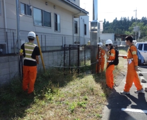 写真1:基準点の現況調査
