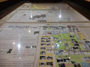 写真：平台（全国児童生徒地図優秀作品を一部展示）