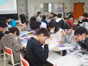 写真:3D地図体験の様子
