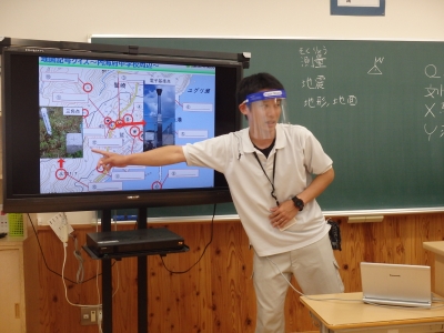 写真：内海府中学校周辺の地図記号の説明