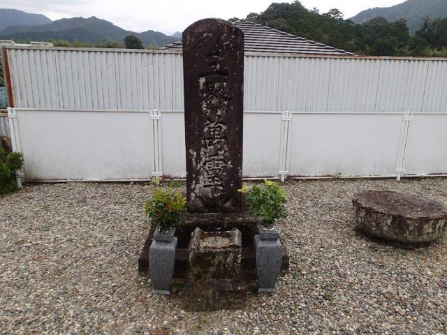 宝永津波供養碑（馬越墓地の三界萬霊碑）の写真