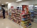本館売店内の商品陳列状況