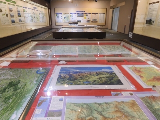 会場奥から入口の風景